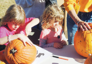 phMKHalloweenSistersCarving