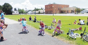 phMKKIdsRideBikes