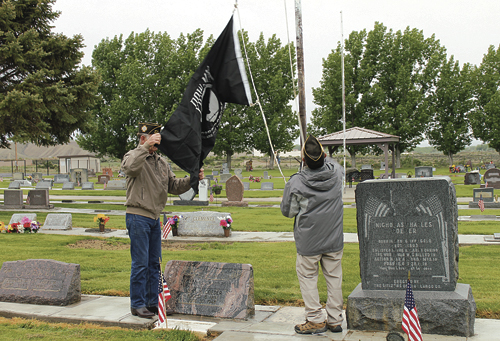 phRGPastorMarkFutch,FrankEnglandRaisePOWFlagAtCemetery