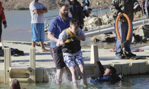 phrgRangelyPolarBearPlungeAtKenney
