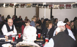 phmkGoodCrowdAtStockgrowers'Dinner