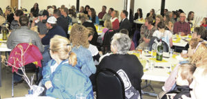phmkMEFLargeDinnerCrowd